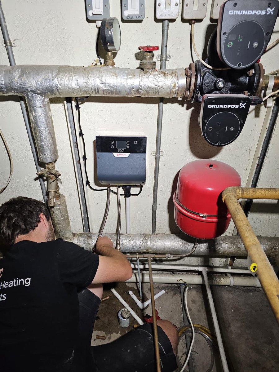 Flexfiller Direct install in Telford by Holland &amp; Clay

Favourite feature? Usage monitor to check the amount of water which is being added to the system; potential issues can be spotted before they develop into an issue; reducing risks for all parties

bit.ly/3qpGnYy...