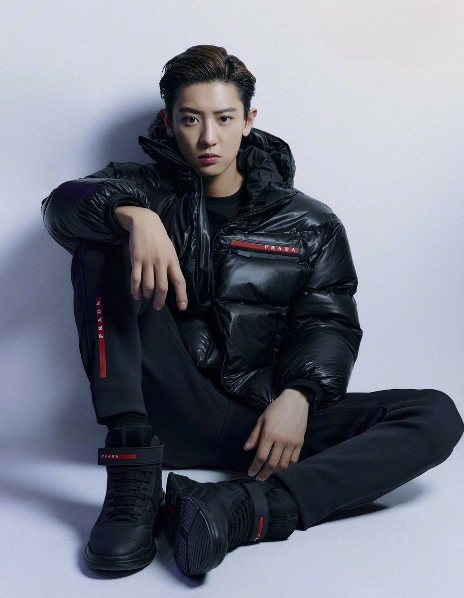viraltakes's tweet photo. Chanyeol of EXO confirms that he is preparing for his solo debut at a fansign today. https://t.co/AXIcL3mCC7