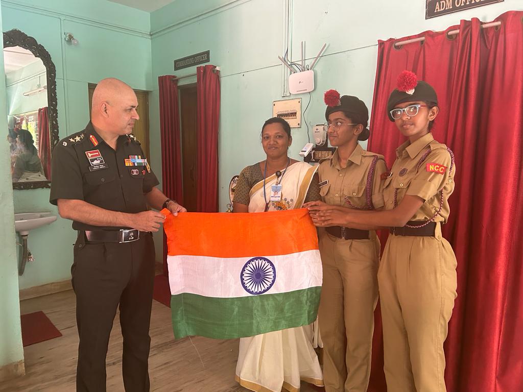 DefencePROTvm's tweet photo. Cadets of 1 K girls, #Trivandrum from over 5 schools in the district  collected soil from their respective schools under #MeriMattiMeraDesh campaign, took pledge &amp; as part of  #HarGharTirangaCampaign  distributed national flags to nearby homes and establishments @giridhararamane https://t.co/MTwtwOAWaq