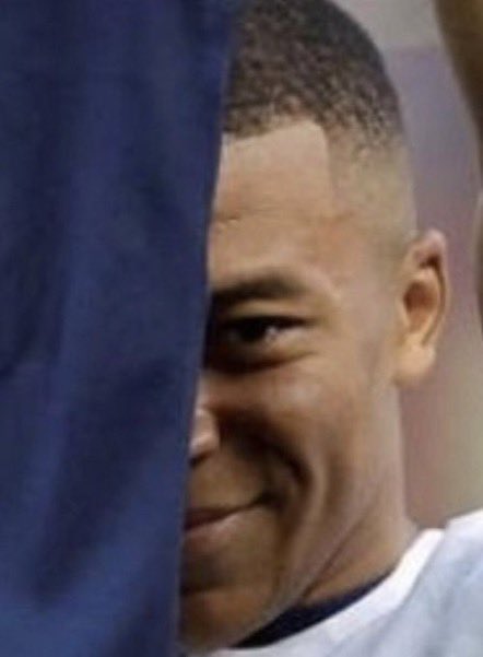 Tapadibal_'s tweet photo. X risqué : Mbappe essaye de rendre le PSG compétitif quitte à nuire à sa réputation, pour lui la fin justifie les moyens. https://t.co/cca8LuePlC