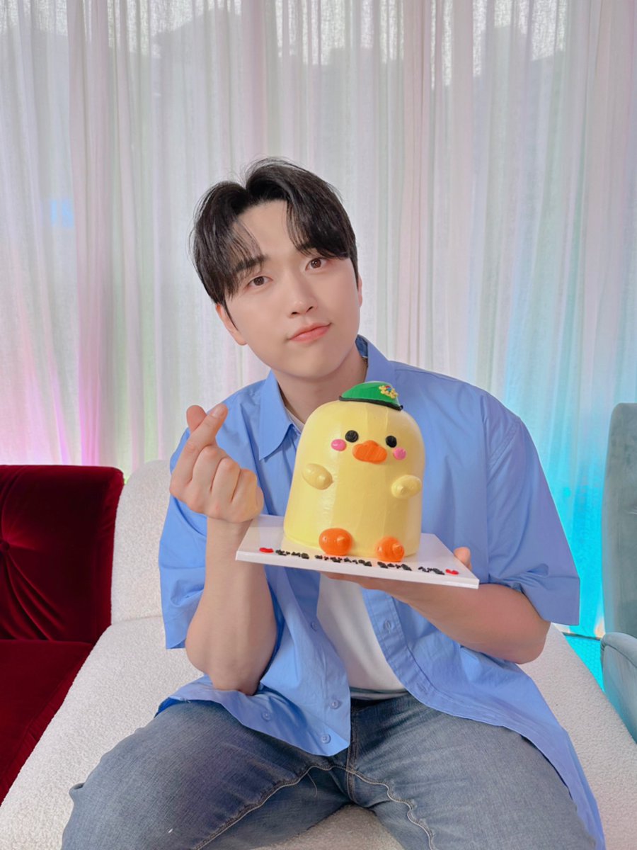 _B1A4OFFICIAL's tweet photo. [#B1A4Story] 산들 소집해제 기념 LIVE 📸

기다리고 기다리던 삼돌이 등장🥰 
이제 바나와 비원에이포 함께할 일만 남았으니까요! 
우리 앞으로 더 뜨겁게 사랑해요💚

#B1A4 #SANDEUL https://t.co/dSH1vclxq1