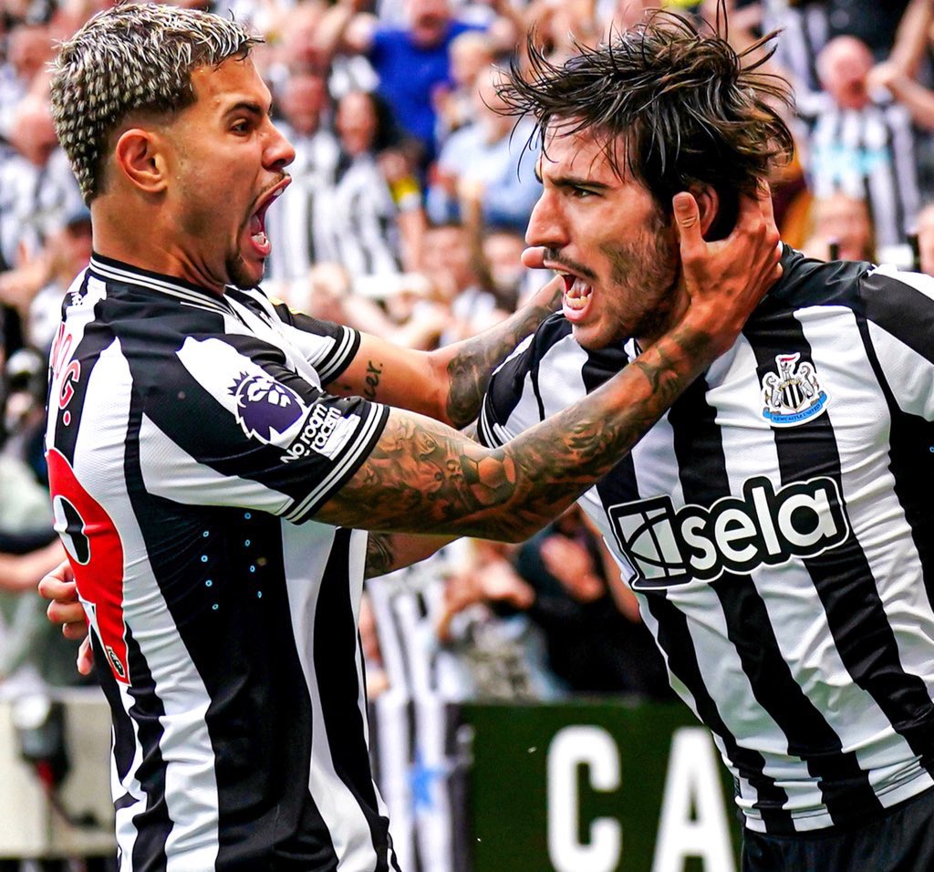 NUFCJordd's tweet photo. No #NUFC fan deserves to have less than 1k followers. 

Retweet this post and reply with your handles. Let’s all follow each other. 🤍🤝 https://t.co/xvFSmLxape