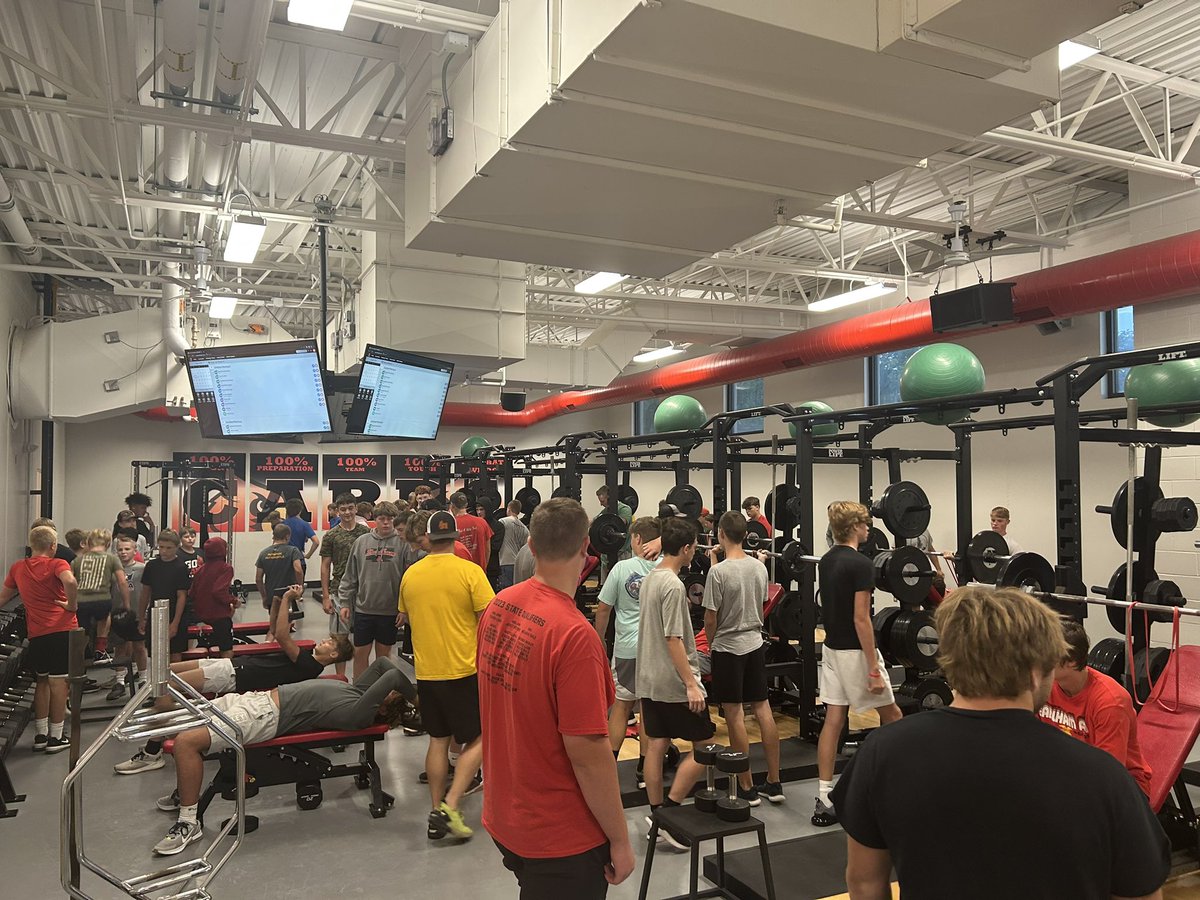 Packed house at Earlham Power &amp; Speed this morning!  Good things happening!  Go Cards!!