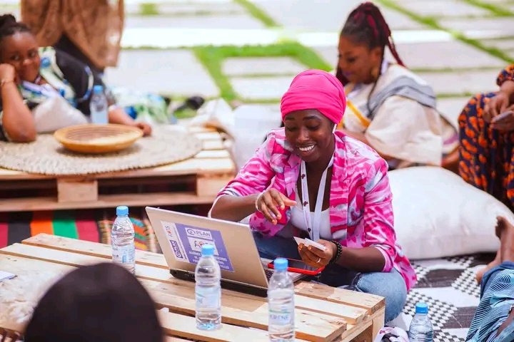 WomenJSenegal's tweet photo. 🤩PARTICIPATION À L’UNIVERSITÉ D'ÉTÉ FÉMINISTE DE L'AFRIQUE DE L'OUEST ET DU CENTRE.
Nos Jàmbaars @FatouBintouCam1
et @KhadidiatouDib3 ont pris part à l'événement
#universitefeministe #universitedete #feminisme
#leadershipfeminin
#InclusionNumérique
#womenempowerment https://t.co/QYKzS9amns