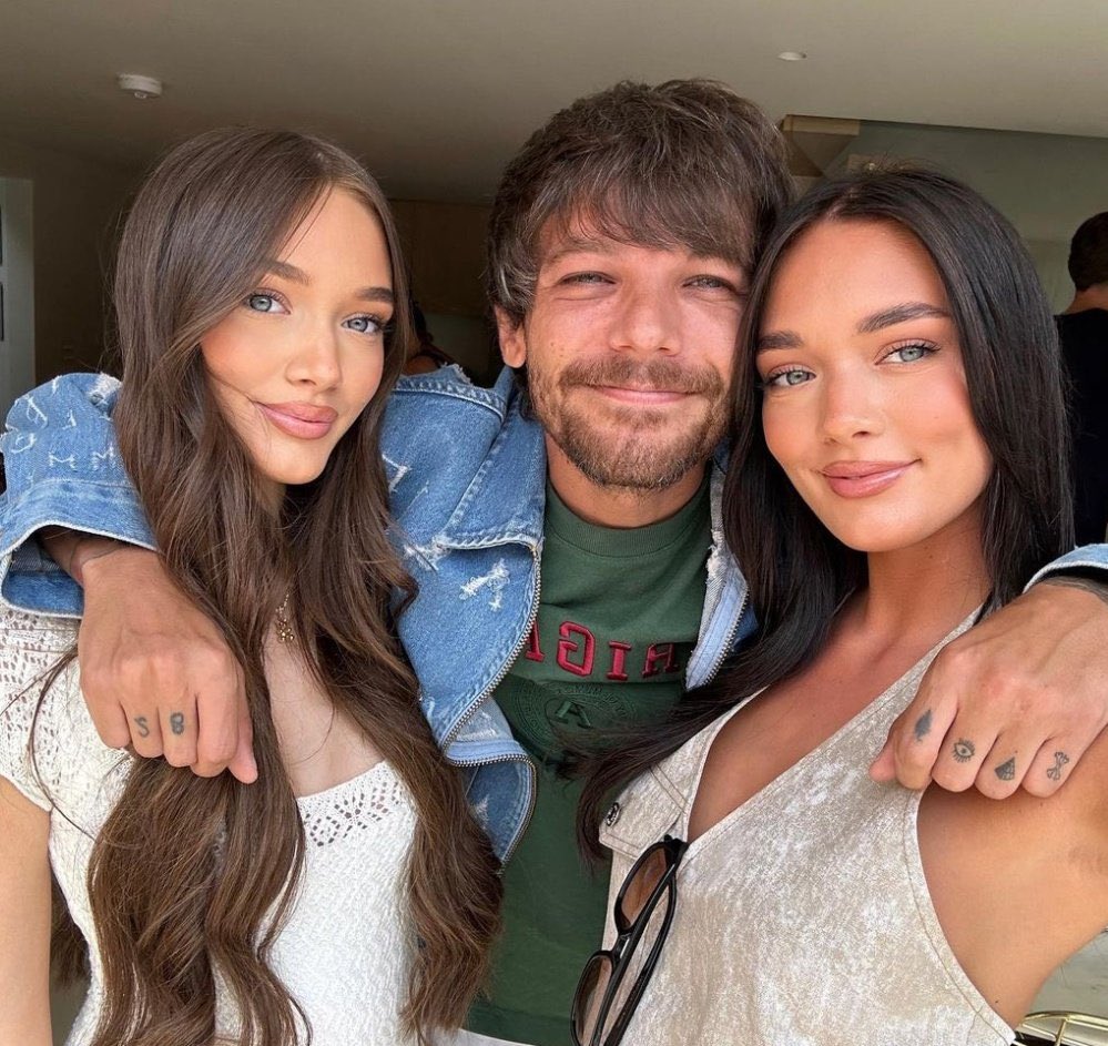 ltbrnews's tweet photo. UPDATE | LINDOS! Louis com sua família. 💖🫶🏻 https://t.co/UIh5FrxsMW