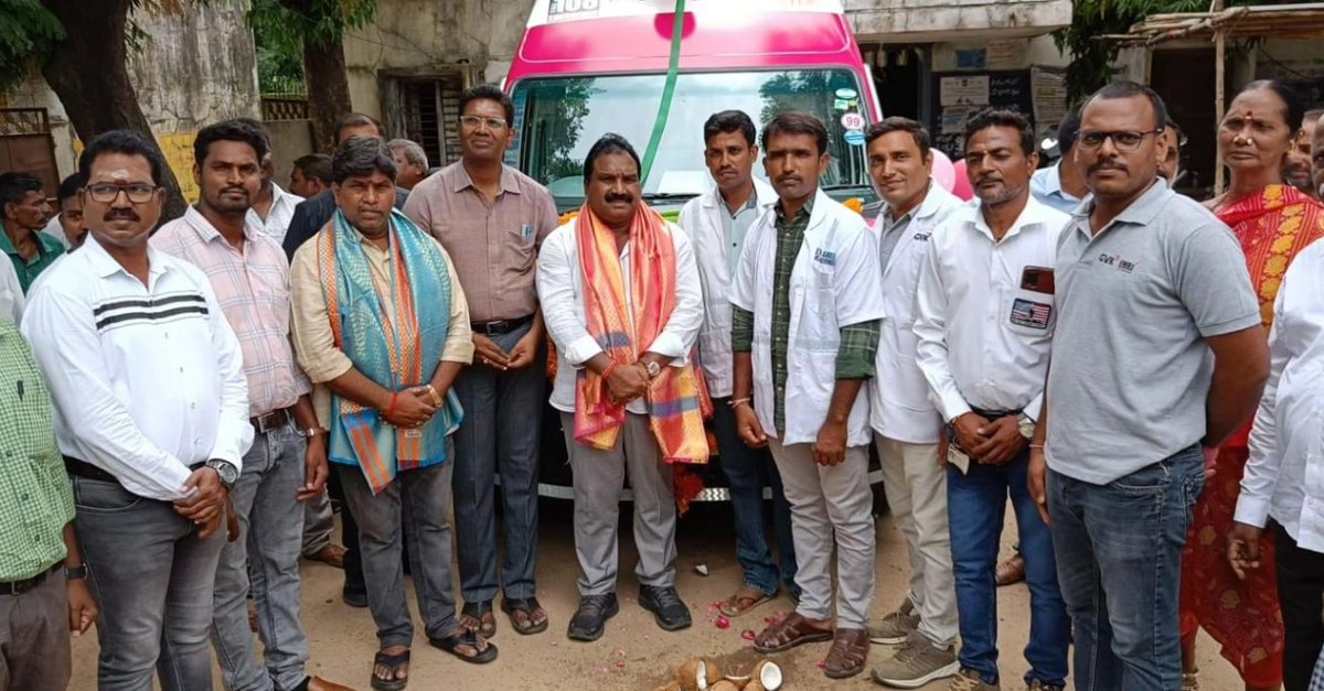 ArooriRamesh's tweet photo. తెలంగాణ రాష్ట్ర ప్రభుత్వం నూతనంగా నియోజకవర్గానికి కేటాయించిన 108 అంబులెన్స్ నీ హాసన్ పర్తి మండల కేంద్రంలో  ప్రారంభించడం జరిగింది. https://t.co/sbZno9PdvS
