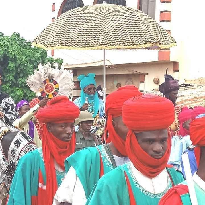 lifeinarewa's tweet photo. Katsina Hawan Sallah Durbar is a royal parade of thousands of men on horses adorned with garments and regalia; a colourful display of culture. #LifeInArewa https://t.co/vyHILGSoaG