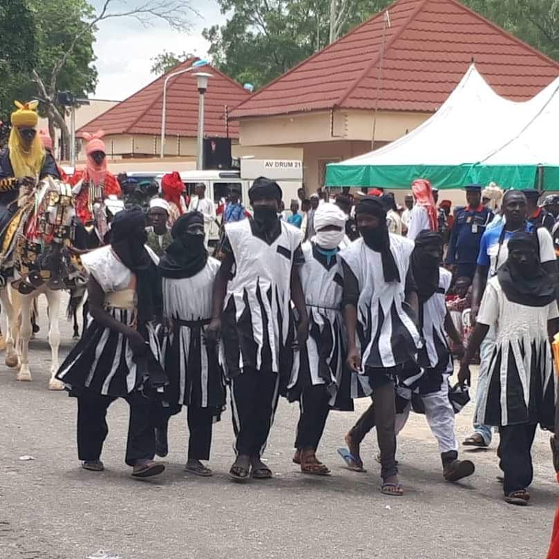 lifeinarewa's tweet photo. Katsina Hawan Sallah Durbar is a royal parade of thousands of men on horses adorned with garments and regalia; a colourful display of culture. #LifeInArewa https://t.co/vyHILGSoaG