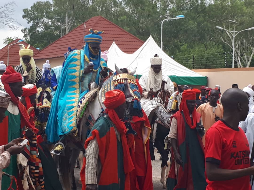 lifeinarewa's tweet photo. Katsina Hawan Sallah Durbar is a royal parade of thousands of men on horses adorned with garments and regalia; a colourful display of culture. #LifeInArewa https://t.co/vyHILGSoaG