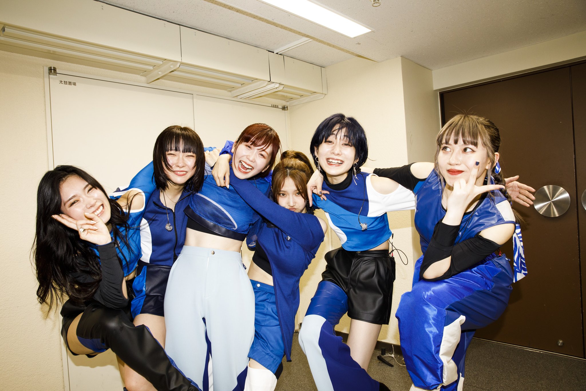 ExWHYZ 武道館衣装 サイン入りチェキ ExWHYZ 武道館衣装 サイン入りチェキ - メルカリ