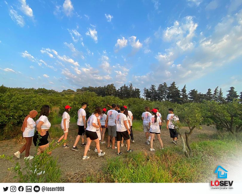 losev1998's tweet photo. Bodrum LÖSEV Kampı devam ederken şimdi de Seferihisar Doğal Yaşam Çiftiği'nde, Gençlik Kampı'nın ilk ateşi yakıldı🏕️
Doğayla iç içe yürüyüş✅
Antik Kent gezisi✅
Etnobotanik kursu✅
Ekolojik tarım eğitimi✅
Denize sıfır aktiviteler ile ⭐⭐⭐⭐⭐ yıldızlı tatilin adresi LÖSEV🤭 https://t.co/ZyclhL5lV4