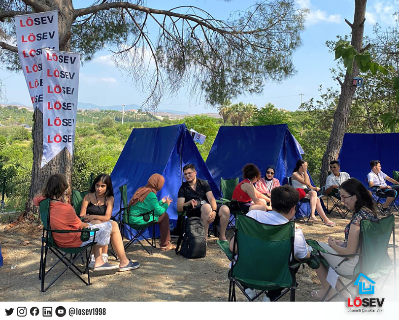 losev1998's tweet photo. Bodrum LÖSEV Kampı devam ederken şimdi de Seferihisar Doğal Yaşam Çiftiği'nde, Gençlik Kampı'nın ilk ateşi yakıldı🏕️
Doğayla iç içe yürüyüş✅
Antik Kent gezisi✅
Etnobotanik kursu✅
Ekolojik tarım eğitimi✅
Denize sıfır aktiviteler ile ⭐⭐⭐⭐⭐ yıldızlı tatilin adresi LÖSEV🤭 https://t.co/ZyclhL5lV4