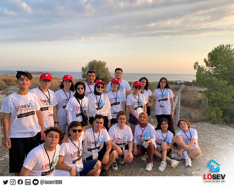 losev1998's tweet photo. Bodrum LÖSEV Kampı devam ederken şimdi de Seferihisar Doğal Yaşam Çiftiği'nde, Gençlik Kampı'nın ilk ateşi yakıldı🏕️
Doğayla iç içe yürüyüş✅
Antik Kent gezisi✅
Etnobotanik kursu✅
Ekolojik tarım eğitimi✅
Denize sıfır aktiviteler ile ⭐⭐⭐⭐⭐ yıldızlı tatilin adresi LÖSEV🤭 https://t.co/ZyclhL5lV4