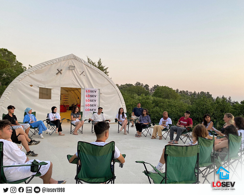losev1998's tweet photo. Bodrum LÖSEV Kampı devam ederken şimdi de Seferihisar Doğal Yaşam Çiftiği'nde, Gençlik Kampı'nın ilk ateşi yakıldı🏕️
Doğayla iç içe yürüyüş✅
Antik Kent gezisi✅
Etnobotanik kursu✅
Ekolojik tarım eğitimi✅
Denize sıfır aktiviteler ile ⭐⭐⭐⭐⭐ yıldızlı tatilin adresi LÖSEV🤭 https://t.co/ZyclhL5lV4