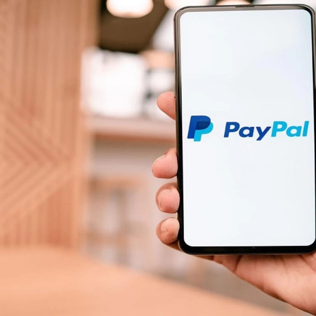 CPOfficialtx's tweet photo. JUST IN: π³ @PayPal unveils its game-changing "Cryptocurrencies Hub"!
π Integrated experience from #Bitcoin to #PYUSD stablecoin.
#CryptopolitanReports https://t.co/BOExstEFWv