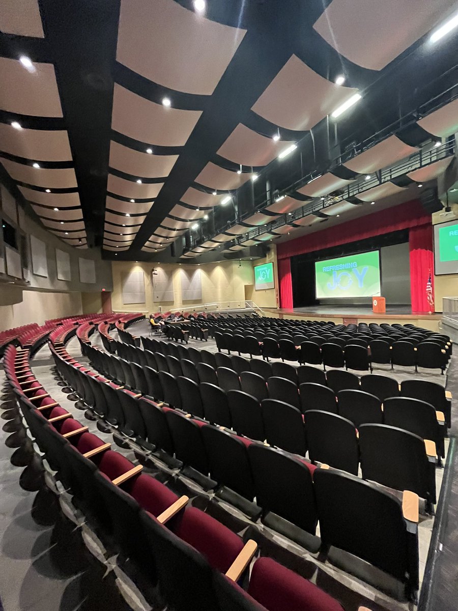 Styles_MarlonJr's tweet photo. Kicking off in just a few here at @TRLSDjackets!
Jacked up to connect with the staff this morning. Go time!! #IgnitingUnifiers https://t.co/r3a7OKNQ5w