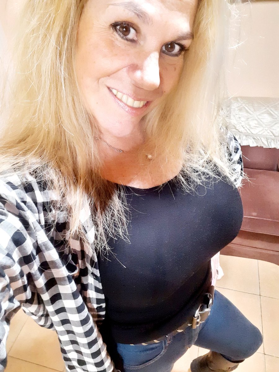 RosanaRosee's tweet photo. Día q fui a ver Tributo de los Guns..!! https://t.co/ezBYKnzLOf