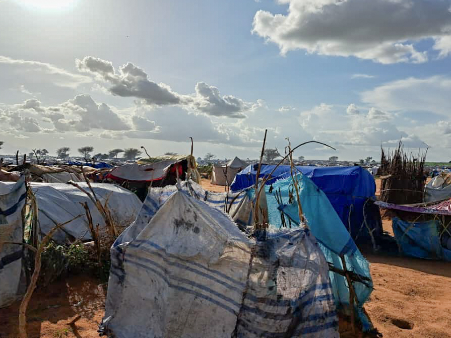 MSF_EastAfrica's tweet photo. Sudanese refugees in #Chad are facing a catastrophic situation. Over 358,000 people have arrived, and the conditions in the camps are wholly inadequate.

@MSF is calling on the international community to step up and provide essential support.

#HumanitarianCrisis #Sudan https://t.co/6xKeKraVi3