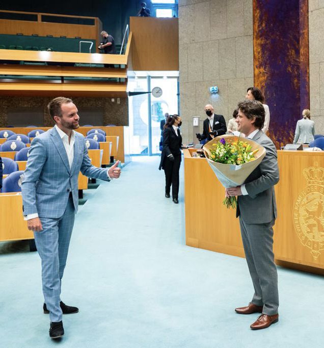 Met <a href="/HenriBontenbal/">Henri Bontenbal</a> krijgt het CDA een geweldige lijsttrekker! 

Henri heeft de preciesheid van een natuurkundige, de praktische insteek van een Rotterdammer en de betrokkenheid van een christendemocraat.

Het nieuwe CDA begint vandaag, ik help je graag mee vriend 👊🏼

1/2