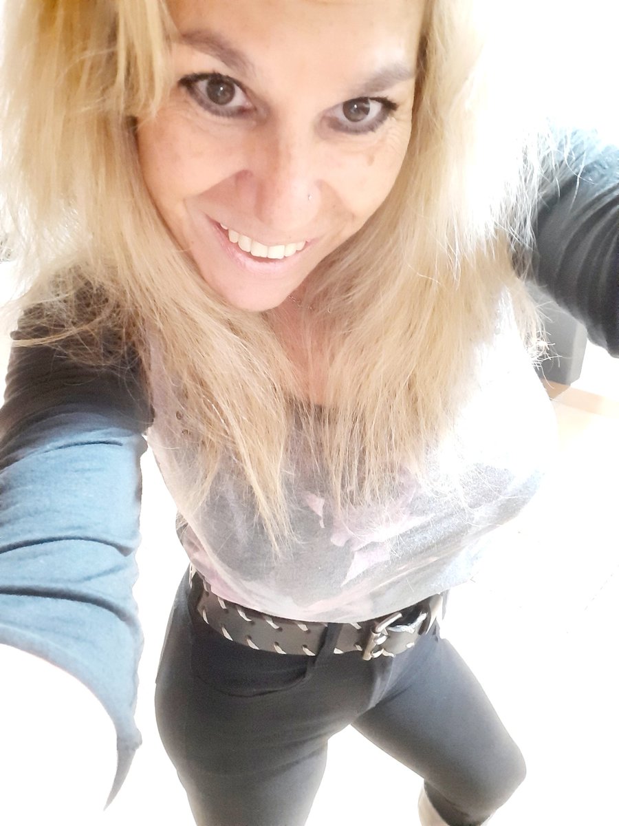 RosanaRosee's tweet photo. Otra noche de rock.!!! https://t.co/MgTjqRp5Tp
