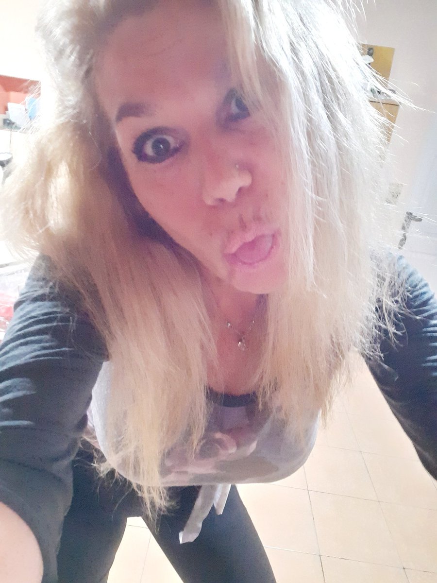 RosanaRosee's tweet photo. Otra noche de rock.!!! https://t.co/MgTjqRp5Tp
