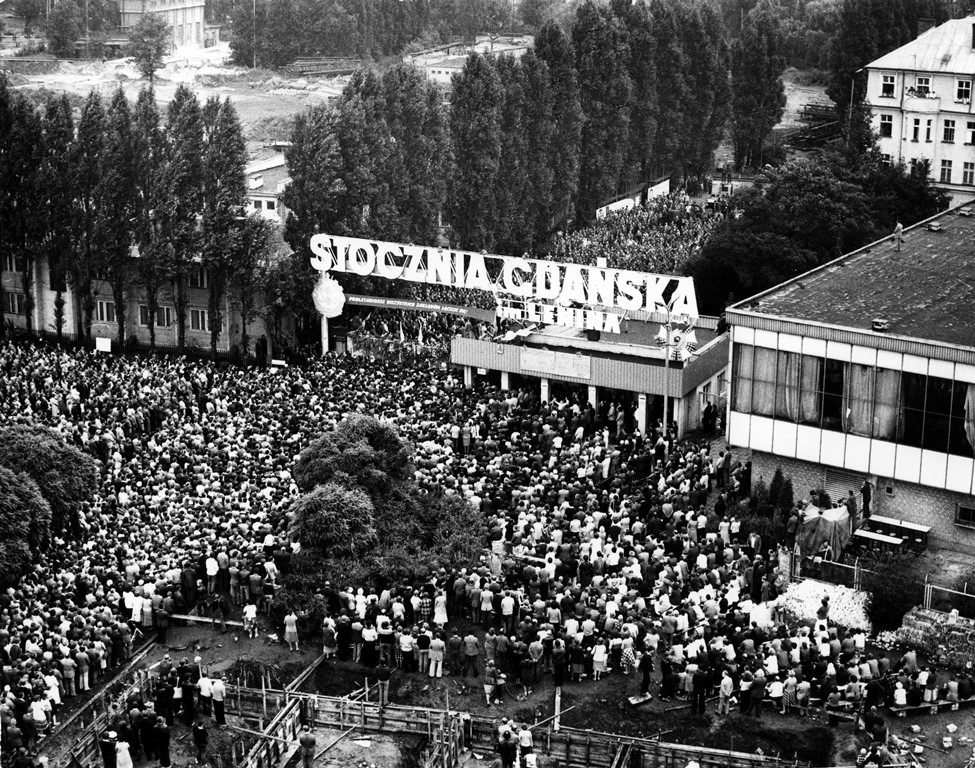 #OnThisDay in 1980, the strike at the Lenin Shipyard in Gdansk began, embedded in a wave of strikes of unprecedented proportions that swept the People’s Republic of Poland. In addition to wage demands, the strike also called for freedom of speech, organization and assembly.