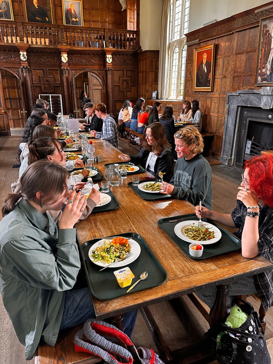 JesusOxford's tweet photo. A warm welcome to our @Seren_Network @jesus_access Residential Summer School learners! Suitcases have been parked, introductions made and now it's time for lunch in Hall before this afternoon's programme of lectures and tours begin.
#Jesusaccess #Cymru #Croeso ππ https://t.co/q9WOySpH5N