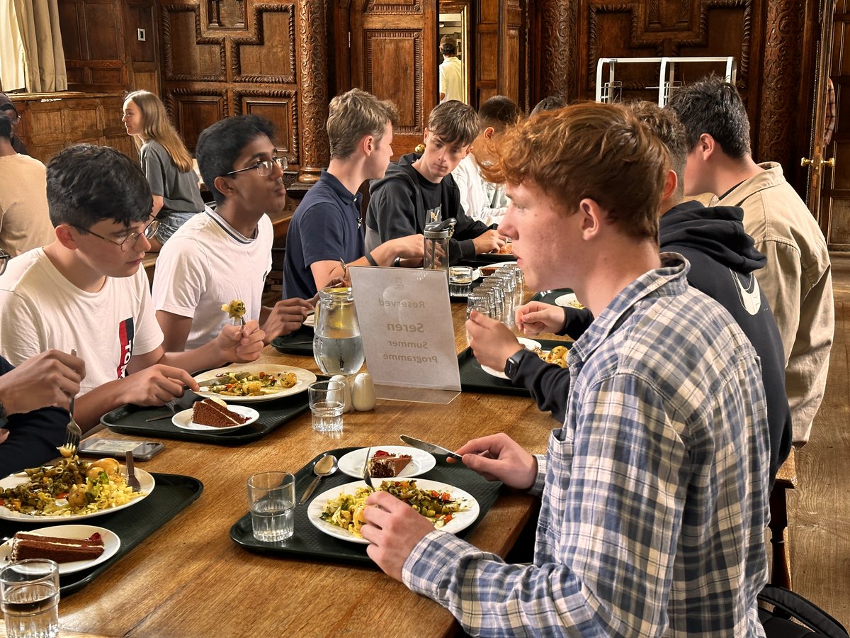 JesusOxford's tweet photo. A warm welcome to our @Seren_Network @jesus_access Residential Summer School learners! Suitcases have been parked, introductions made and now it's time for lunch in Hall before this afternoon's programme of lectures and tours begin.
#Jesusaccess #Cymru #Croeso ππ https://t.co/q9WOySpH5N