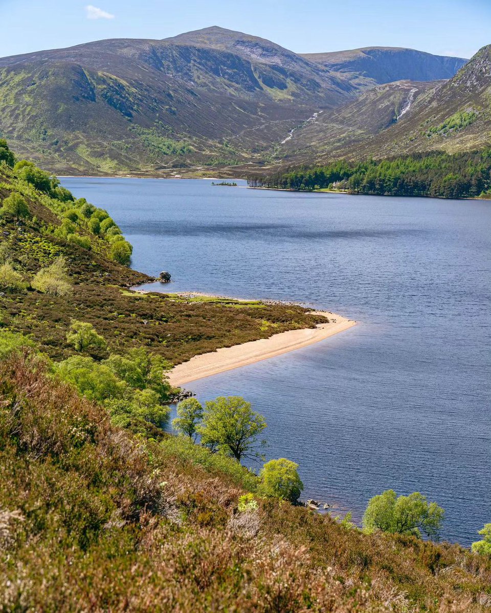 You're never far from a stunning view in Aberdeenshire!

A moment of appreciation for Loch Muick 👏

Snapped by, instagram.com/capture.by.jae…

#VisitABDN #BeautifulABDN #VisitScotland #LochMuick #Aberdeenshire #Scotland