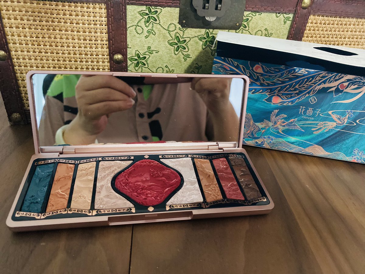 homemagiccreate's tweet photo. Gorgeous Floraisis eyeshadow palette for my 44th birthday! #projectpan2023 https://t.co/GyVeZdv7cZ