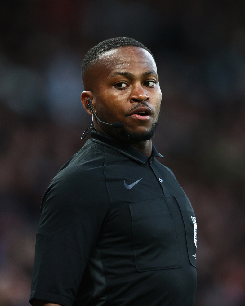 Akil Howson becomes the second Black official in Premier League history. The 32-year-old is the first black official since Uriah Rennie in 2008, ending the top-flight of English football’s 15-year wait. MORE: bit.ly/3s9G18P