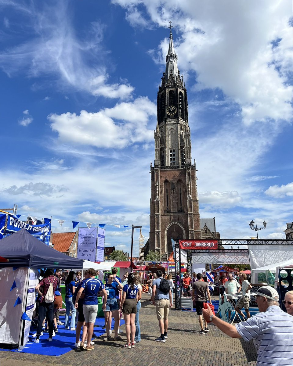 GemeenteDelft's tweet image. Misschien heb je het al gemerkt in de stad: de introductieweek voor nieuwe studenten OWee #Delft is gisteren weer begonnen. 🎓 Ook voor Delftenaren die geen student zijn, is er tijdens de OWee iets te beleven.

Meer weten over de #OWee❓Klik op de link⤵️
delft.nl/nieuwe-student…