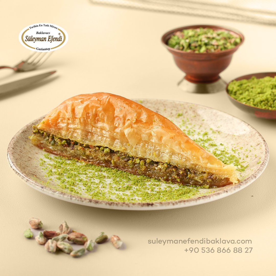 suleymanefendim's tweet photo. Süleyman Efendi Baklava ailesi olarak sizleri enfes bir lezzet yolculuğuna davet etmekten gurur duyarız. Havuç Dilim Baklava'nın özel ve eşsiz tadını denemek için sizleri mağazamıza bekliyoruz. 🌟

#HavuçDilimBaklava #EşsizLezzetler #SüleymanEfendiBaklava #TatlıDeneyimi https://t.co/tlKlNf0fN1