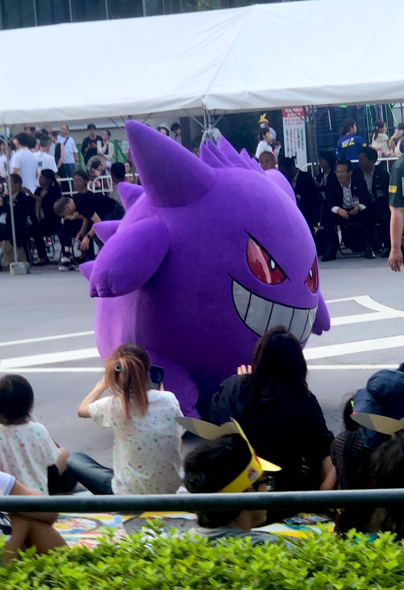 kyon1o22's tweet photo. 今日はパレードに遭遇したんですけど
ゲンガーちゃん他より移動少なめで
左右にヨチヨチ歩きで可愛かった😈💓 https://t.co/IfWV7mn2h0