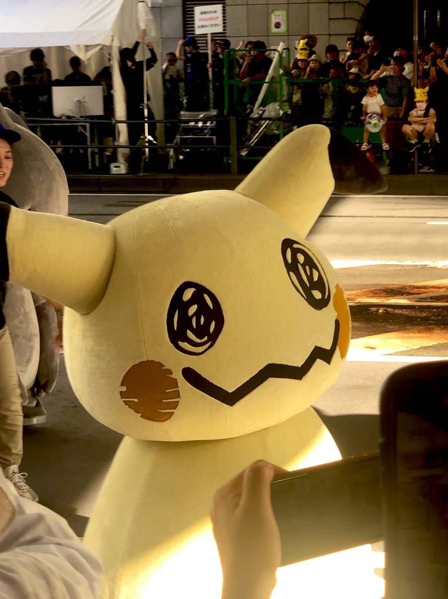 kyon1o22's tweet photo. 今日はパレードに遭遇したんですけど
ゲンガーちゃん他より移動少なめで
左右にヨチヨチ歩きで可愛かった😈💓 https://t.co/IfWV7mn2h0
