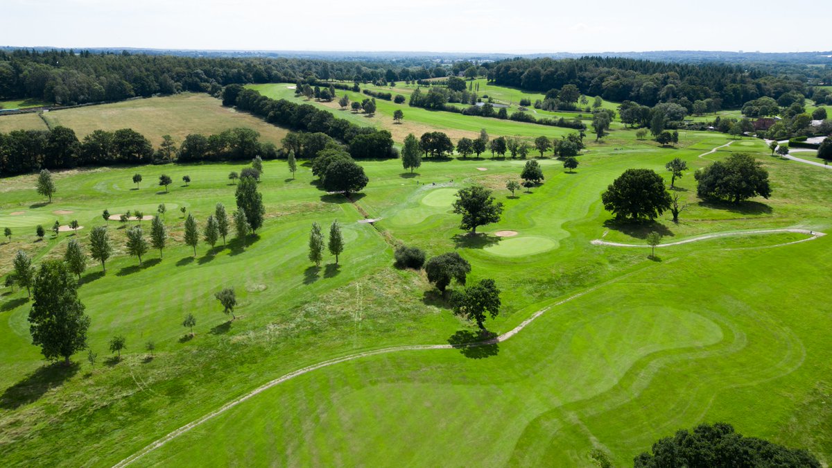 The sun is shining bright, which means its time to grab the golf clubs and head out onto the course⛳️

Enjoy sunny skies, gentle breezes, and lush fairways that make every round a memorable experience☀️

Book your tee time today 👇
visitors.brsgolf.com/easthorton#/co…
.
#golfcourse #golfer
