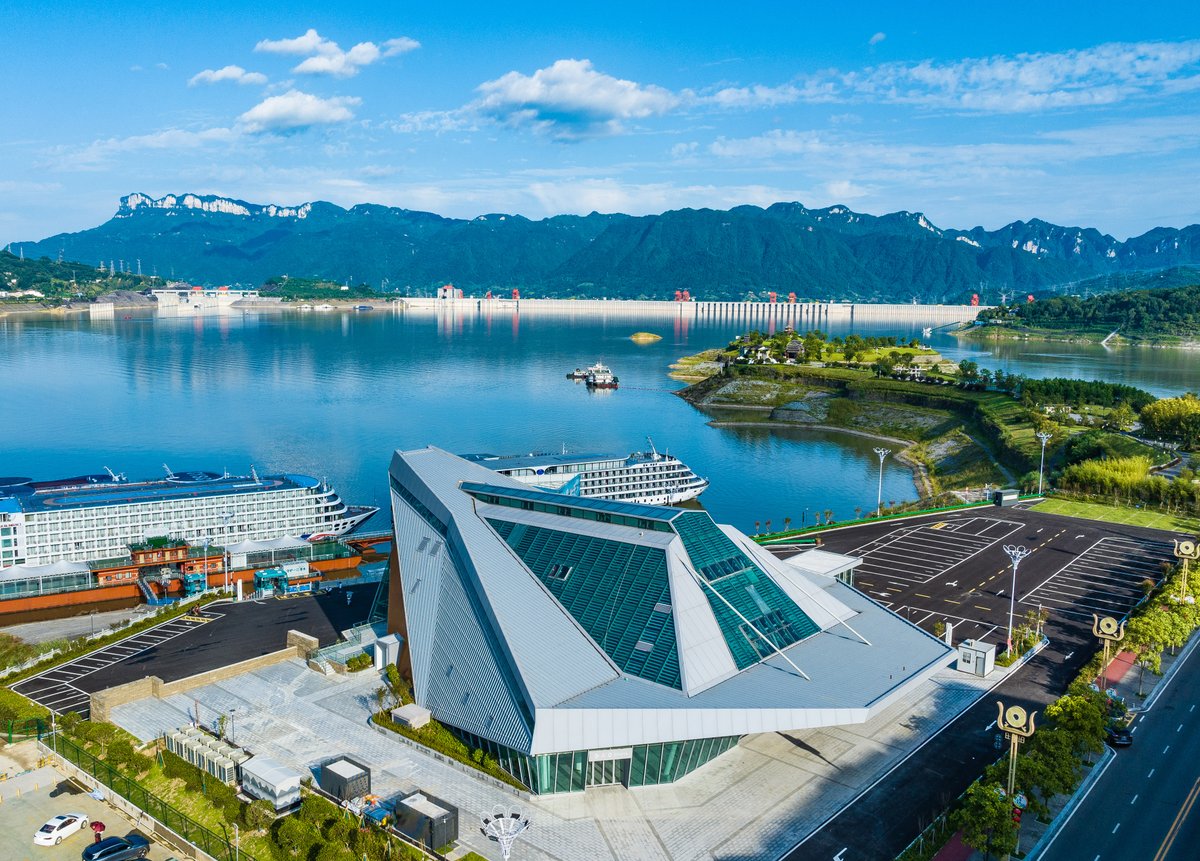 GorgeousYichang's tweet photo. Everyone is hard at work to finish the construction of the interchange center of Zigui’s Tourist Port. Thanks to this new center, the annual river transportation capacity between #Yichang and Chongqing will soon hit 2.4 million people. #riverinfrastructure #YangtzeRiver https://t.co/SKcXLDUBTs