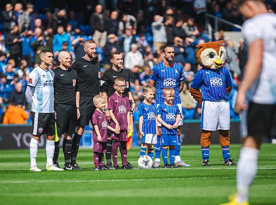 OfficialOACT's tweet photo. Back at Boundary Park 💙

✅ Mascots
✅ Flag Bearers
✅ Charity Spotlight 

📸 @phillsmithphoto 

#OACT | #OAFC https://t.co/wUy9gA8iiH