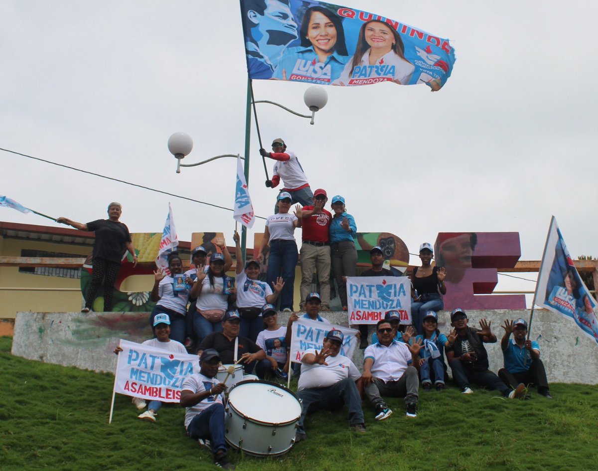 PattyMendozaJ's tweet photo. #Chucaple, #Cube, #LaYeDeLaLaguna y #Herrera se unen al #ResurgirDeLaPatria con @LuisaGonzalezEc y @ecuarauz. 

La alegría con la que nos reciben cuando nos identificamos como el equipo de ⁦@MashiRafael⁩, es porque saben y reconocen que estábamos mejor. 

#TodoTodito5 🖐️ https://t.co/sD5J5S7phn