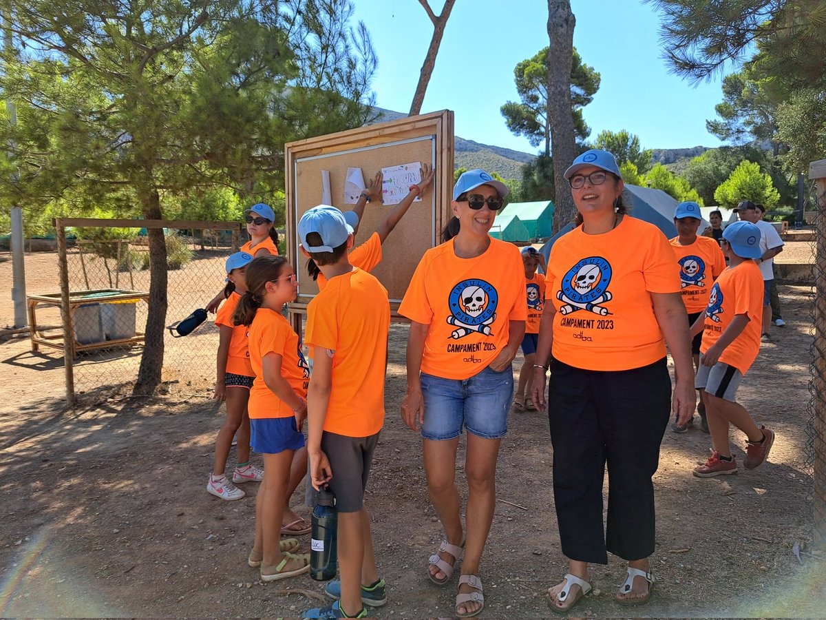 SalutGOIB's tweet photo. La consellera de Salut, @manuelaG_Romero, ha visitat avui el campament d'educació diabetològica per a infants i joves organitzat per ADIBA.

La consellera ha conegut com viuen els infants la diabetis i la formació que reben gràcies a la labor de l'entitat i els seus professionals https://t.co/tlDxvpAlwM