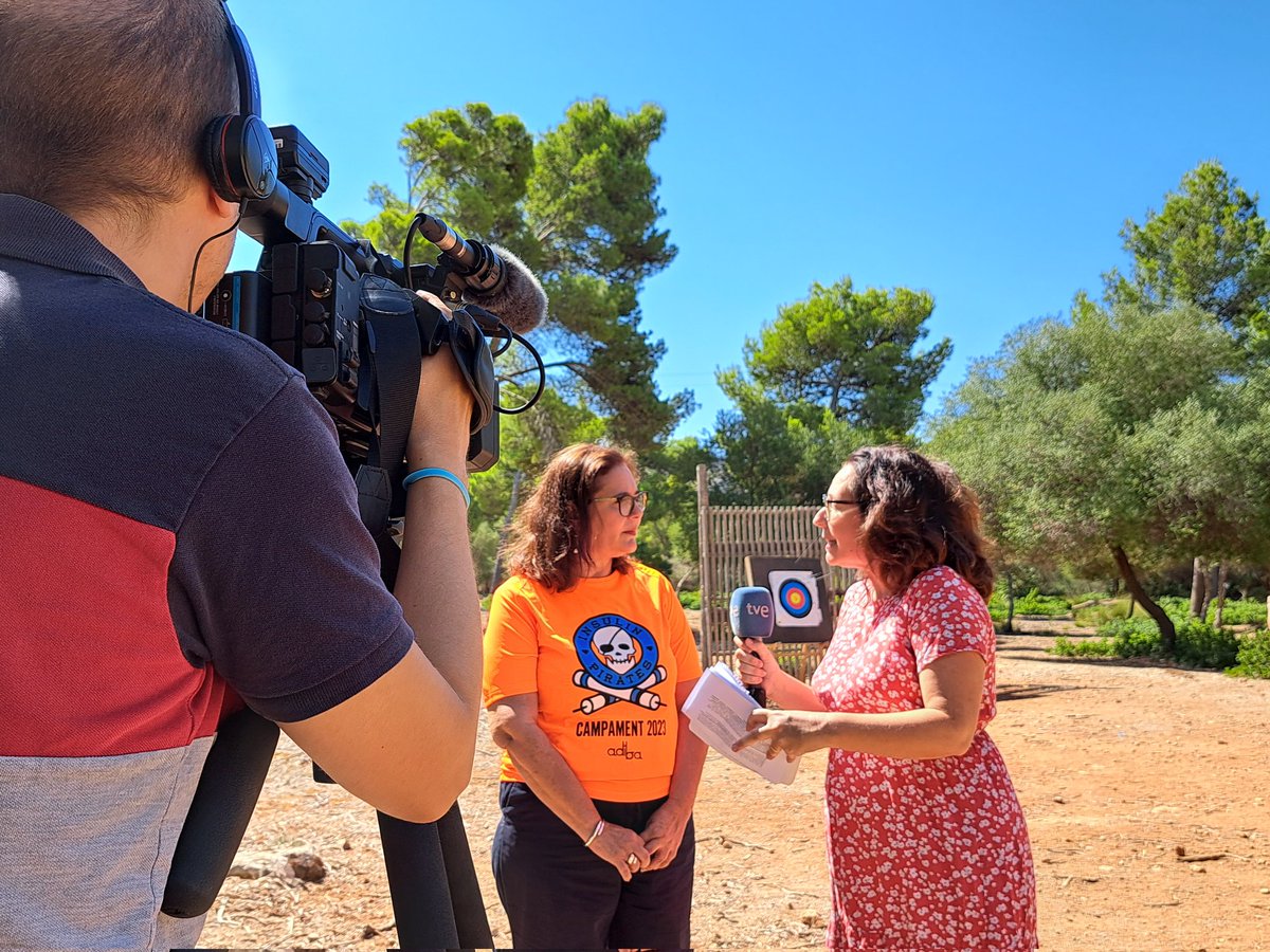 SalutGOIB's tweet photo. La consellera de Salut, @manuelaG_Romero, ha visitat avui el campament d'educació diabetològica per a infants i joves organitzat per ADIBA.

La consellera ha conegut com viuen els infants la diabetis i la formació que reben gràcies a la labor de l'entitat i els seus professionals https://t.co/tlDxvpAlwM
