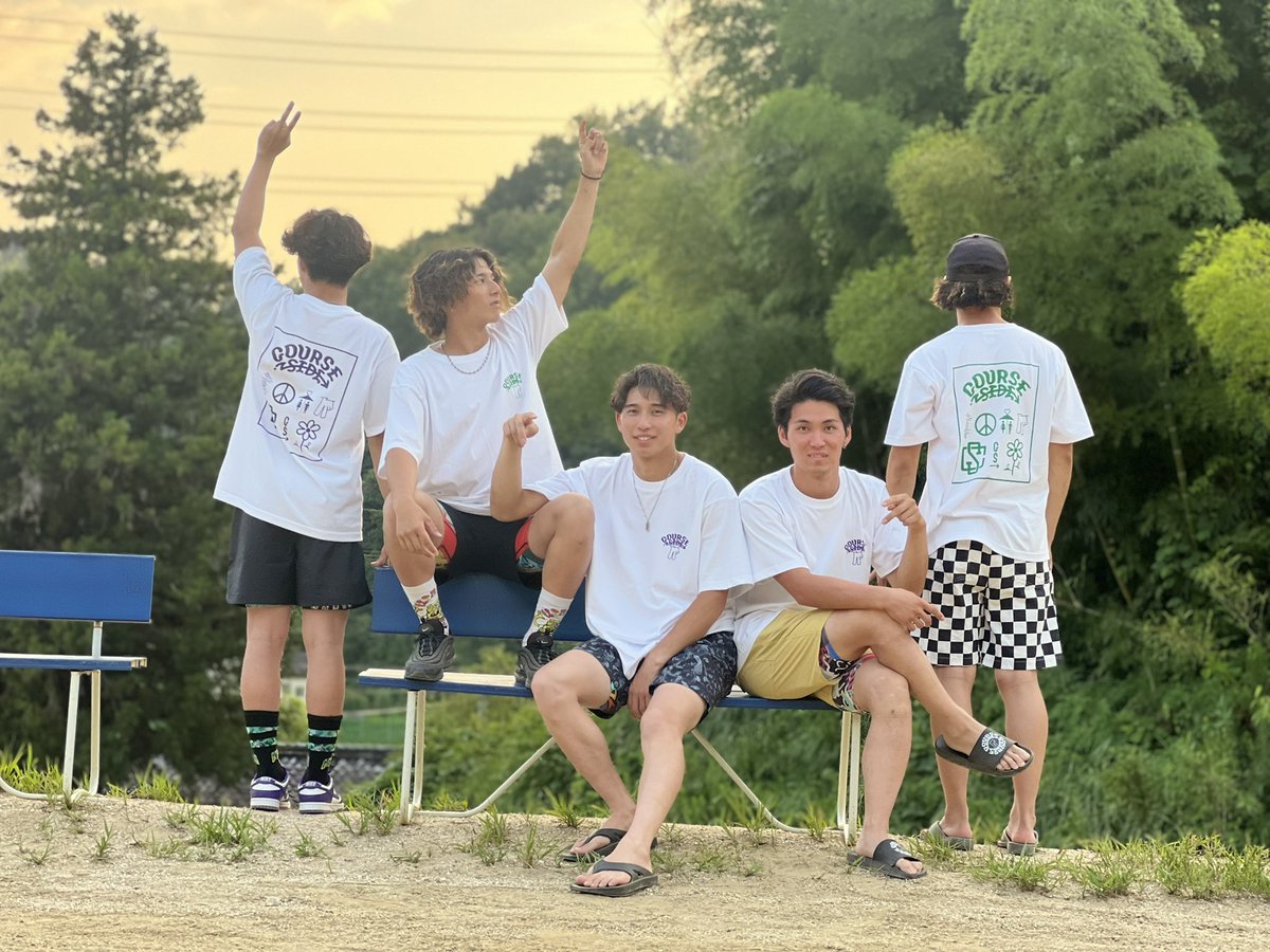 course_side_cs's tweet photo. 2023年夏! 

今回は、
ブラック/ホワイト 
ホワイト/グリーン 
ホワイト/パープル 
の3色です！

CSボックスT 各色
 ¥4000 (税込) +送料

お買い求めはプロフィール欄のリンクからオンラインショップ、又はDMまで！

※サイズ表4枚目にあります
　モデル(170cm前後、L/XL着用) https://t.co/CV8ZnJKOrg