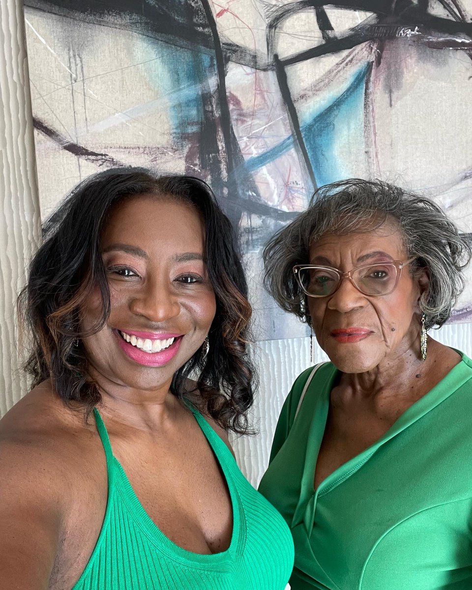 SheriHunter's tweet photo. What a joy to travel to Houston, TX to celebrate my mom’s friend Virginia’s birthday! I’ve known Mrs Virginia since I was 7 years old. So fun! #birthdaygirl #birthday #houston #grateful #detroit #momdaughtertrip https://t.co/DmQb4jfNzN