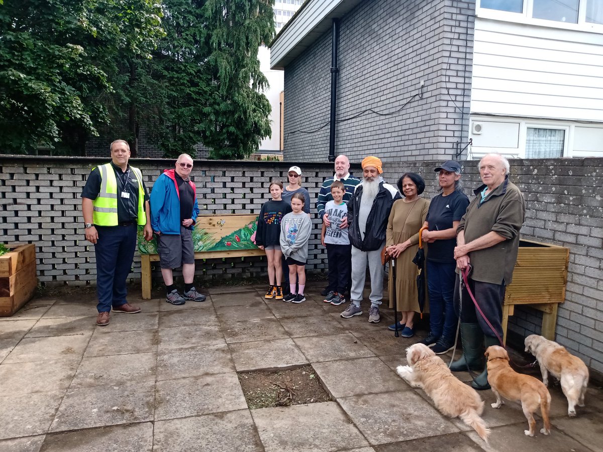 MFarmerLSGM's tweet photo. Fantastic day handing over the keys to the community centre and residents of Heston farm for the new 100% recyclable orchard garden.  @FjLeonard @SimonLampton @SLamptonservice @suessampson @LamptonServices https://t.co/6Fqgt7pVEQ
