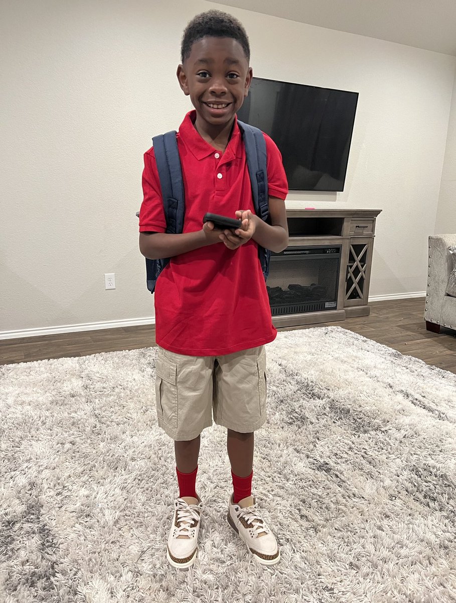 Good morning‼️First Day of School 🏫.. I officially have a 3rd Grader 🙌🏽🙌🏽🙌🏽
#TeamNoah #MySONshine #MyTwin