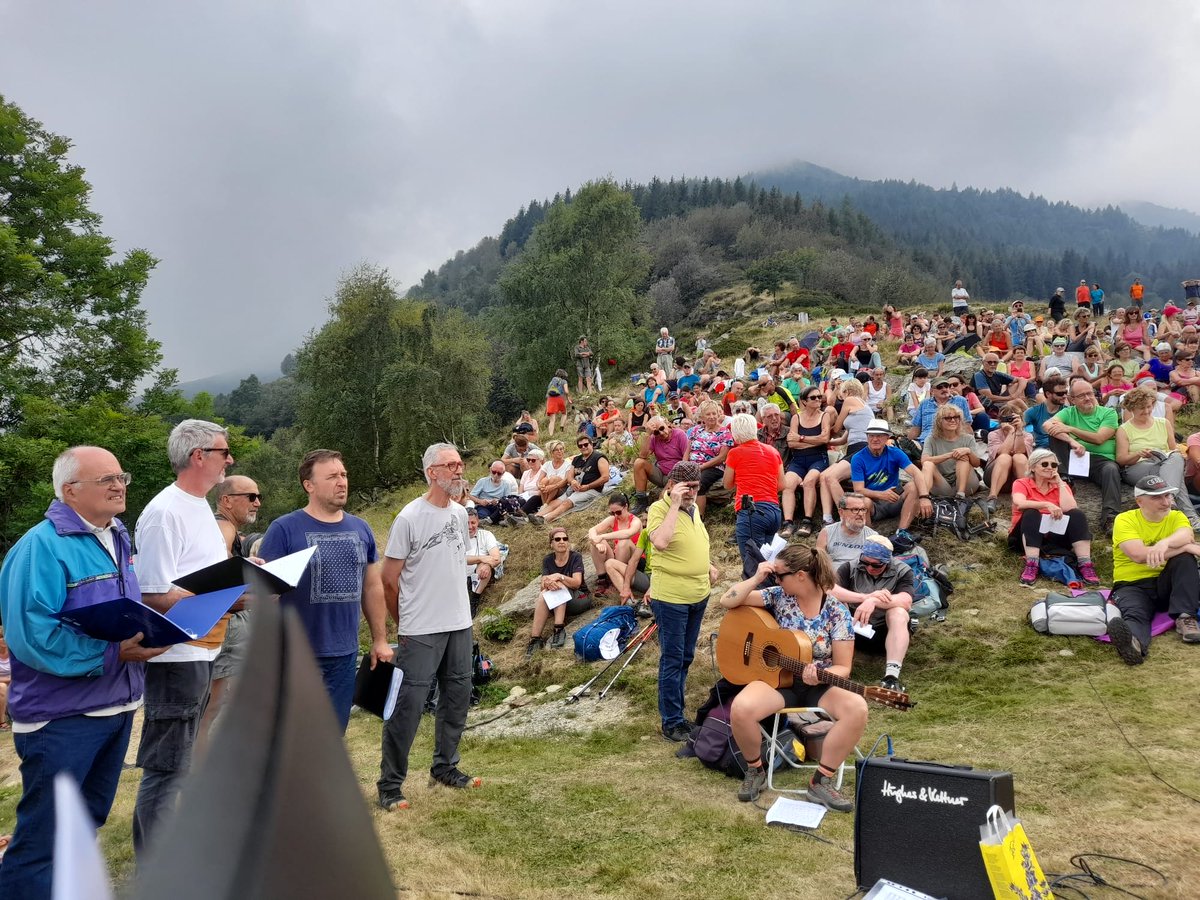 EnsembleSi's tweet photo. Messe in valle 2023 con Mons. Derio Olivero.
Rifugio Sap val Pellice, Angrogna.
Contributo del coro Laudato sii https://t.co/FPWwtrA2AP
