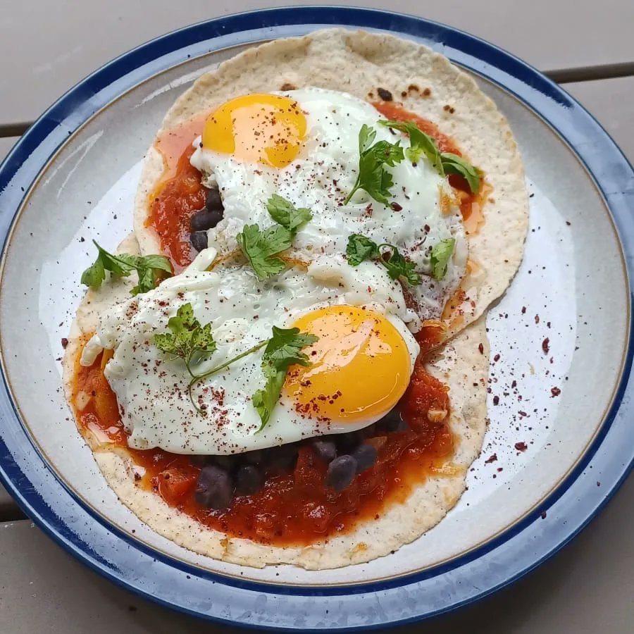 twospoonslondon's tweet image. #DishOfTheWeek: Huevos Rancheros! 🍳🌶️

Bringing a burst of #LondonMexican flavours to your plate – sunny-side-up eggs nestled on a bed of warm tortillas, smothered in zesty tomato salsa. Get ready to spice up your morning! Tag a friend who craves a bold #LondonBreakfast!