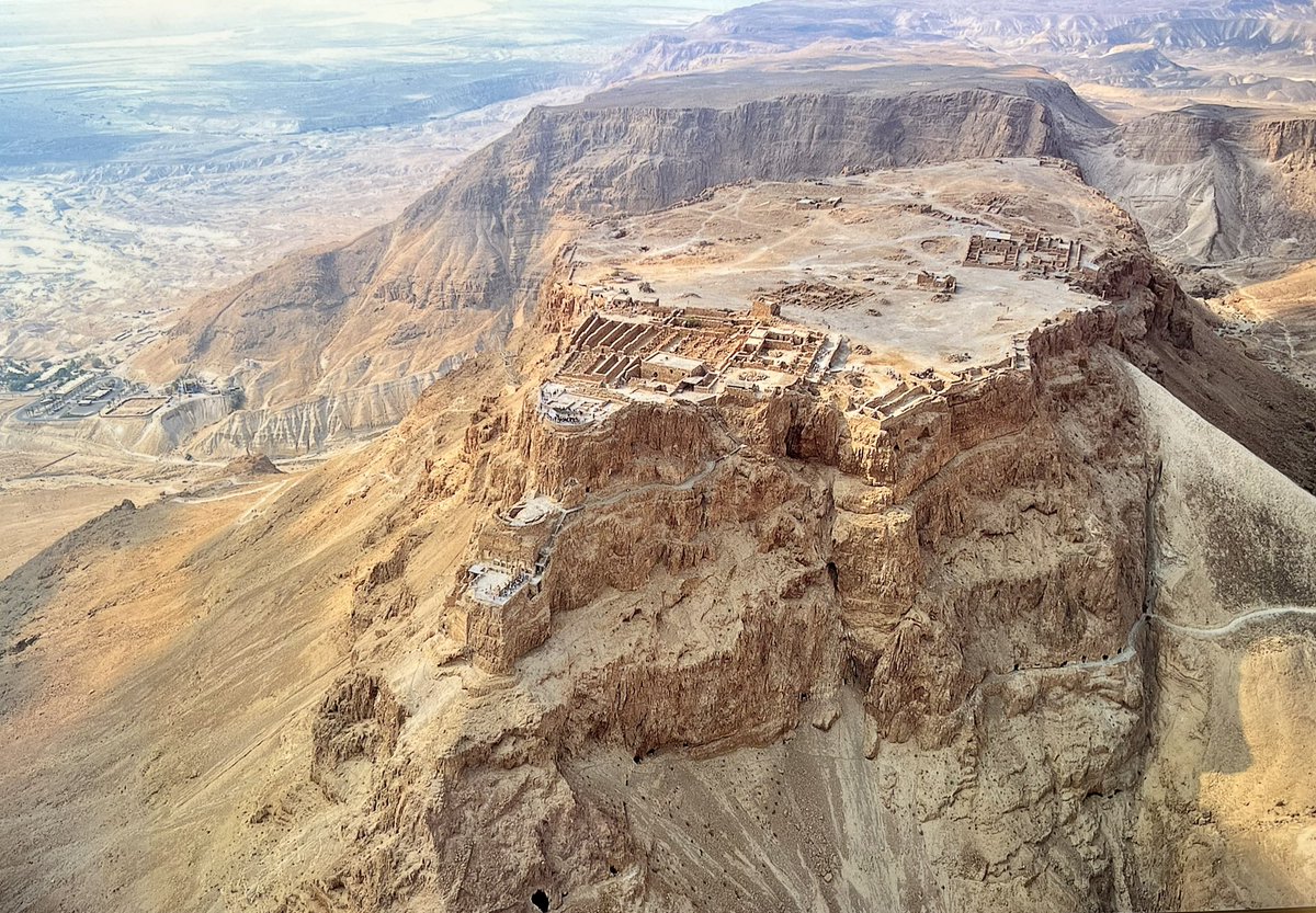 melrakke's tweet photo. @Darrenmjones1 @archeohistories This view from the south (Courtesy #Nationalpark #Masada) shows the #Roman ramp in context. https://t.co/y6acXAPwaB