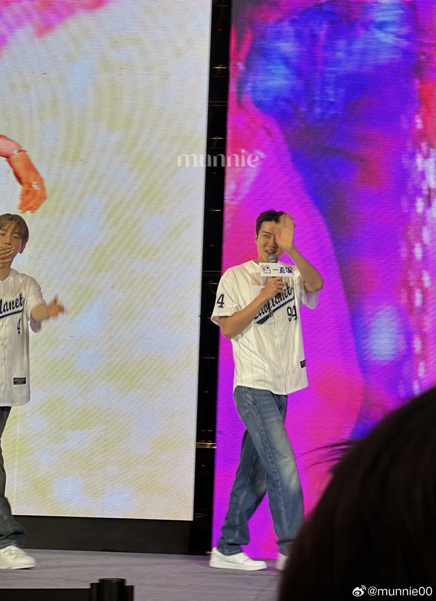 xunqi_indonesia's tweet photo. 230814 | YIZHIYU OFFLINE FANSIGN IN QINGDAO✨

Ganteng bangettt 🧡🧡🧡

cr https://t.co/uHjAhxD3yl
#SEHUN #세훈 #엑소세훈 https://t.co/d2gA87x4Ny