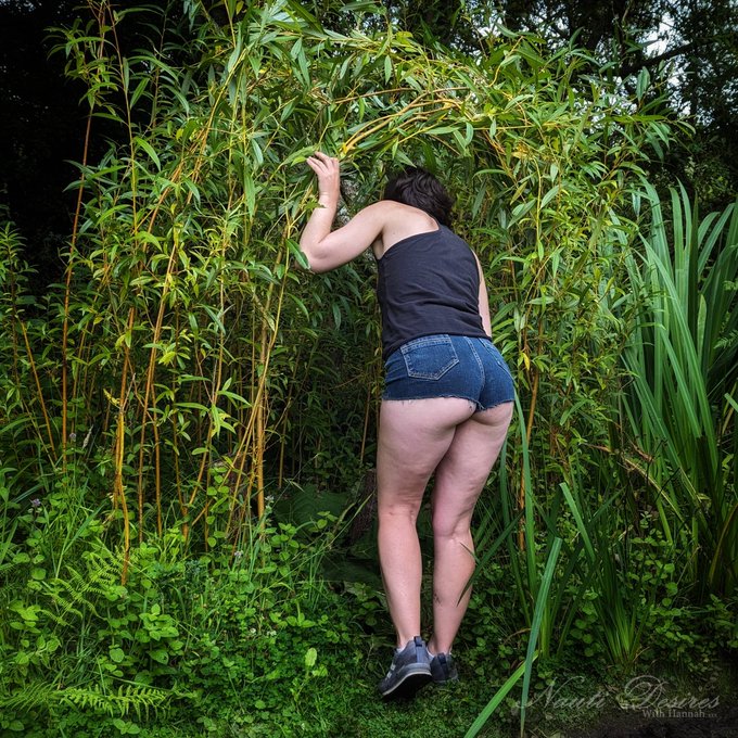 Will you come sit down with me? We could get to know each other inside our private willow arch 😏 #onlyfans<a href="/tag/hiking"class="tags"><span>#hiking</span></a><a href="/tag/exhibitionist"class="tags"><span>#exhibitionist</span></a><a href="/tag/onlyfans"class="tags"><span>#onlyfans</span></a>